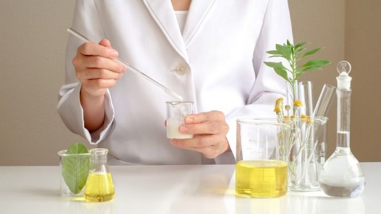 «Сплошная химия»? О чём говорят парабены в косметике