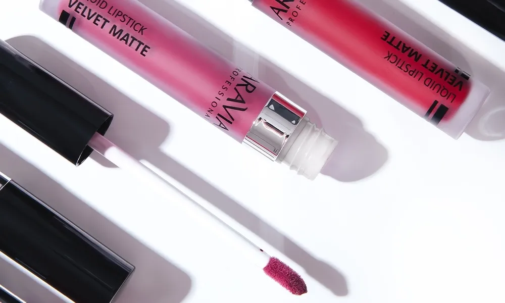 Стойкие чувства: 7  оттенков новой жидкой помады VELVET MATTE