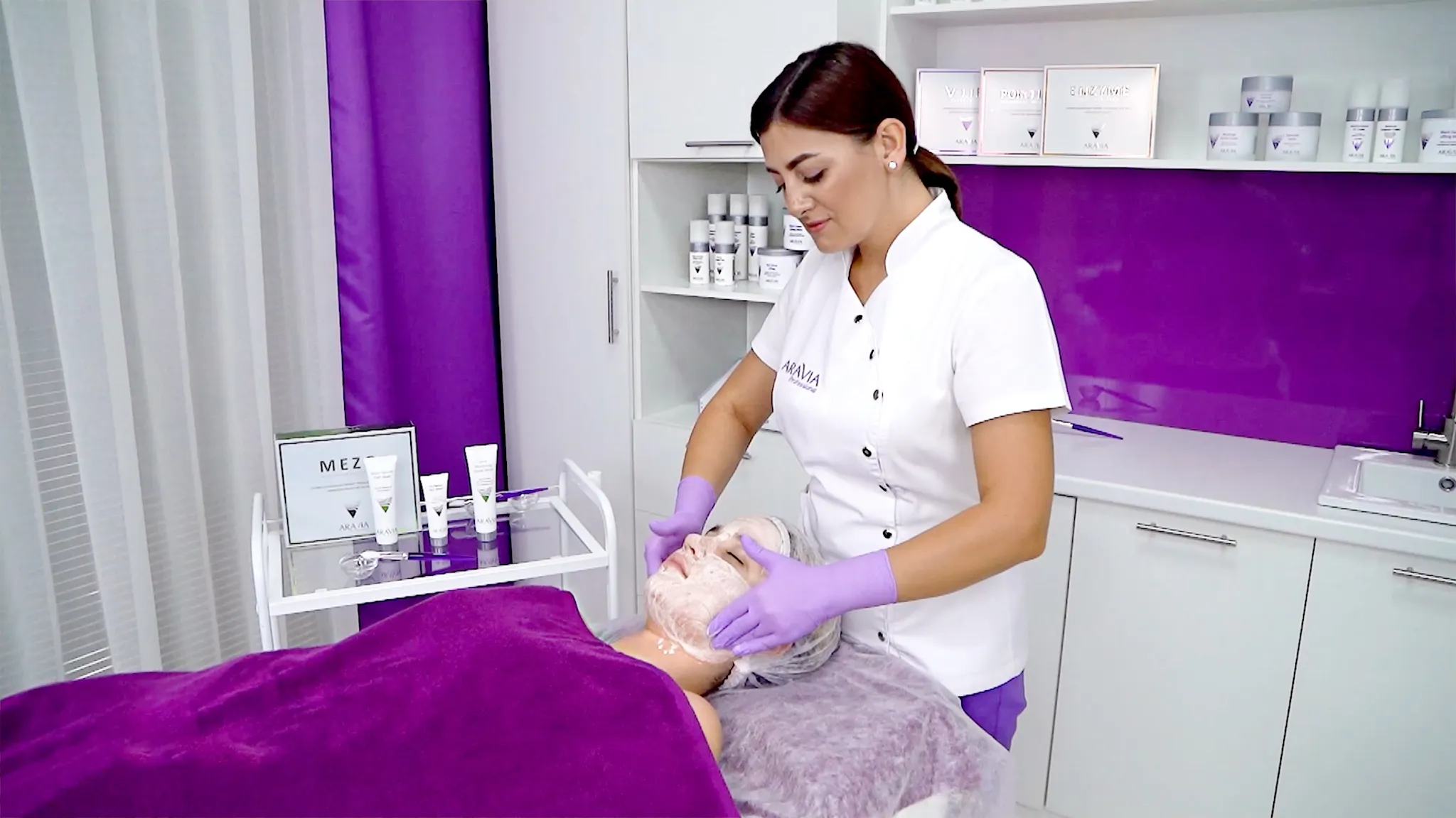 Профессиональная экспресс-процедура: микроигольчатый пилинг ARAVIA Professional