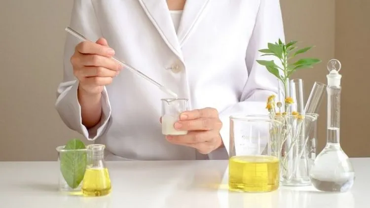 «Сплошная химия»? О чём говорят парабены в косметике